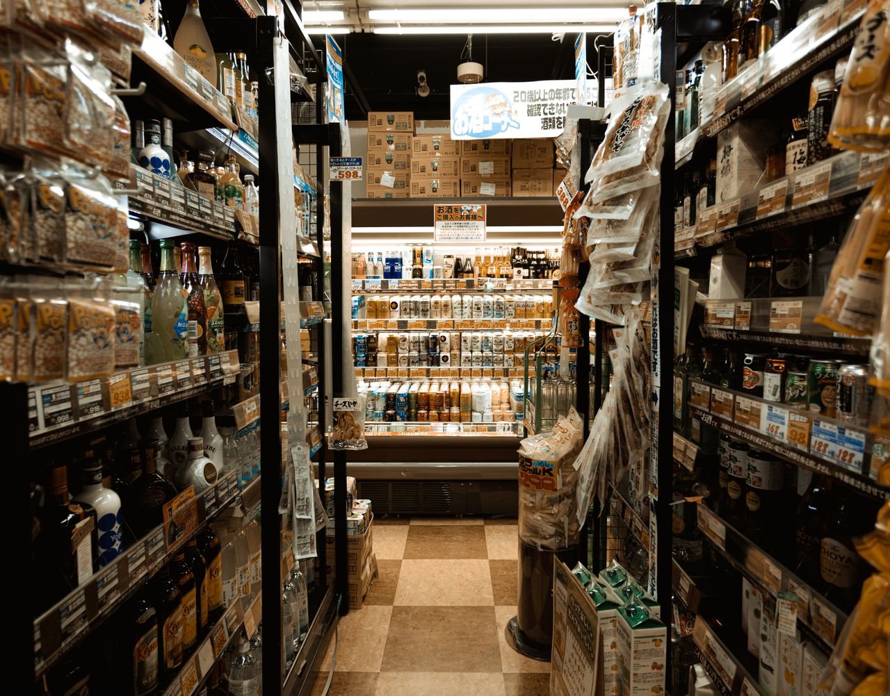 Free Explore a bustling Tokyo convenience store aisle packed with diverse products and merchandise. Stock Photo